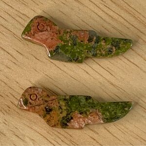 Vintage Native American Hand Carved Bird Fetish Animal Stone Beads Pink Green